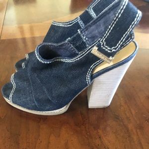 Foxy Calvin Klein denim heels !